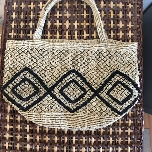 Handwoven raffia bucket bag NWOT - Picture 6 of 6